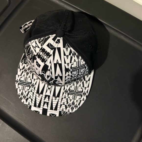 Limited / Unique - New York Yankees hat ballcap *SAMPLE* Black White Graphic - Picture 3 of 6